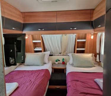 Guillaumes Otro | Magnifique grande Caravane aux Gorges de Daluis