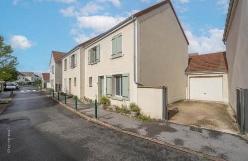 Villeneuve-le-Comte Apartamento | Magnifique maison avec jardin - proche Disney - 6p