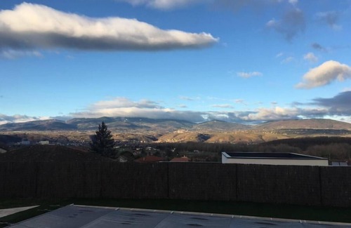 Clonas-sur-Vareze Villa | Magnifique Villa au Calme, Idéale Pour 2 Familles