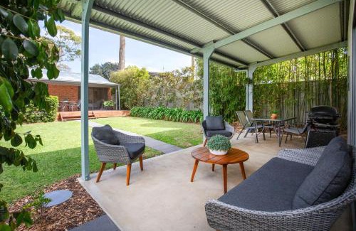 Erowal Bay Casa | Magnolia Cottage - Pet Friendly - 5 Mins Drive to Hyams Beach