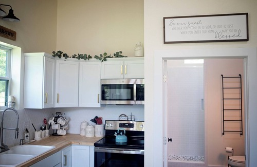 Redlick Casa | Magnolia Farmhouse - enjoy fresh air and Wi-Fi!
