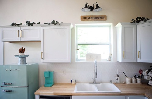 Redlick Casa | Magnolia Farmhouse - enjoy fresh air and Wi-Fi!