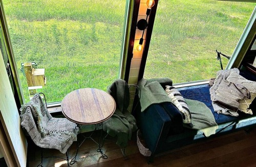 Burbank Apartamento | Magnolia Tiny House: Private Hot Tub, Lovely Views