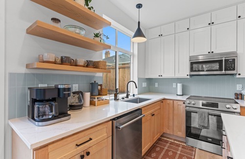 Southeast Magnolia Casa | Magnolia Village Retreat Walkable 2 Bedroom Home