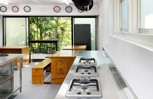 Airlie Beach Hotel | Magnums Airlie Beach