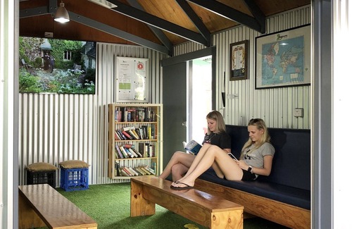 Airlie Beach Hotel | Magnums Airlie Beach