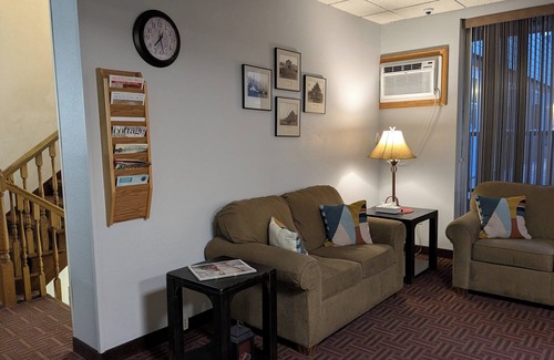 Hancock Hotel | Magnuson Hotel Copper Crown