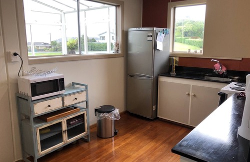 Riverton Casa | Magooza's Beach House - A kiwi family bach 3 minute walk to the BEACH!