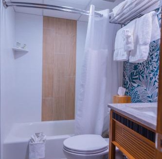 Wildwood Crest Hotel | Mahalo Diamond Beach Resort