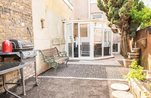 Maidstone Casa | Maidstone - Sleeps 6 - Parking - Garden - 96ws