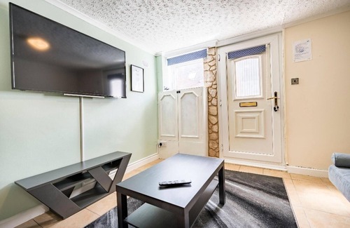 Maidstone Casa | Maidstone - Sleeps 6 - Parking - Garden - 96ws