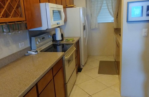 Maili Condominio | Maili Cove Beachfront Get Away: piscina, mar y puestas de sol