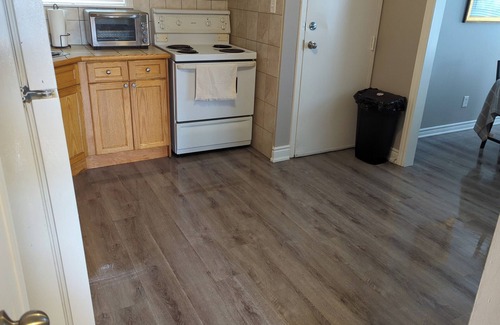 Brampton Apartamento | Main floor of a Bungalow