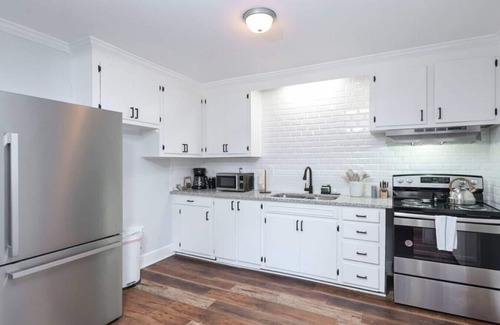 Forest Acres Casa | Main Home + Guest Suite - Mins to USC + Ft Jackson