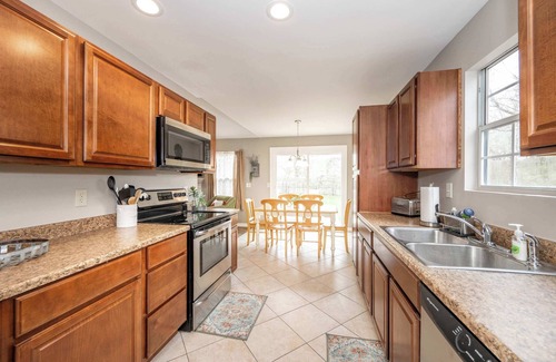 Monroe Casa | Main Street Cottage For 6