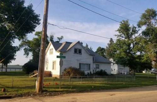Webster Casa | Main Street Home-Locally Owned-No Cleaning Fees-Pets Allowed