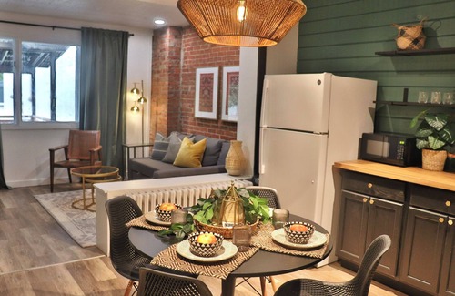 Coudersport Apartamento | Main Street Lofts - Deluxe suite with balcony