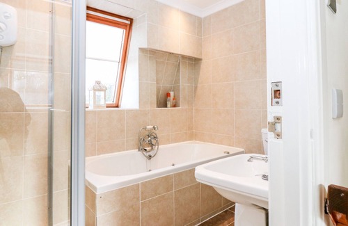 Gardenstown Cabaña | MAIN STREET, pet friendly, country holiday cottage in Gardenstown