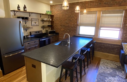 Waynesville Apartamento | Main Street Retreats 101 Cozy, New Downtown Apt. 101