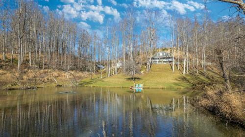 Mars Hill Casa | MainGuest House Private Pond Views Large Yard 20mins to Heart of Asheville