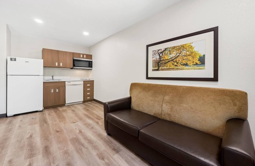 Northeast Raleigh Hotel | MainStay Suites Raleigh North