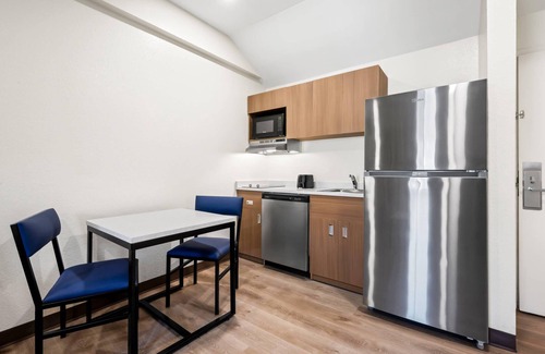 Northeast Raleigh Hotel | MainStay Suites Raleigh North