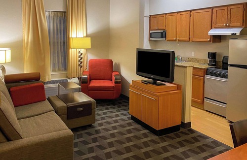 Middleburg Heights Hotel | MainStay Suites Middleburg Heights Cleveland Airport