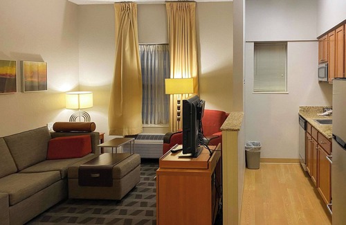 Middleburg Heights Hotel | MainStay Suites Middleburg Heights Cleveland Airport