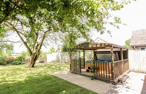 Putley Cabaña | MAINSTONE HOUSE, pet friendly, luxury holiday cottage in Ledbury