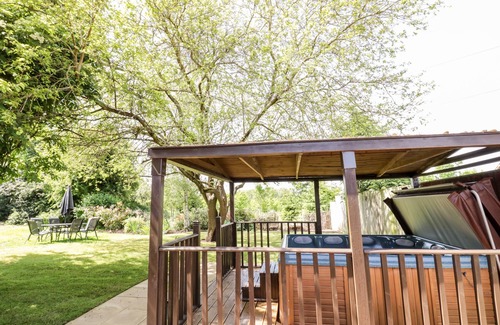 Putley Cabaña | MAINSTONE HOUSE, pet friendly, luxury holiday cottage in Ledbury