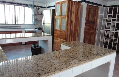 Parrita Casa | Maison du Bonheur Maison de Vacances Face au Pacifique Avec Cocotiers