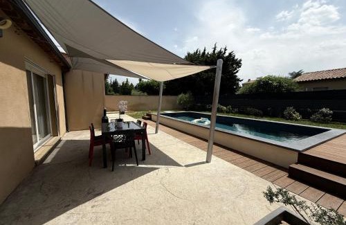 Sainte-Cecile-les-Vignes Casa | Maison 120m, piscine,jardin, parking, boulodrome