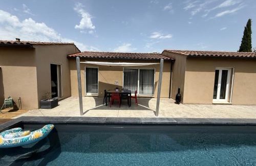 Sainte-Cecile-les-Vignes Casa | Maison 120m, piscine,jardin, parking, boulodrome