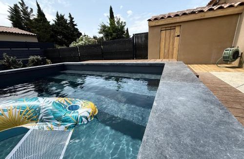 Sainte-Cecile-les-Vignes Casa | Maison 120m, piscine,jardin, parking, boulodrome