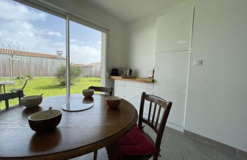Saint-Denis-d'Oleron Casa | Maison 3 Pièces Calme Près Océan & Phare - 6 Couchages - WIFI, Parking - FR-1-246A-186