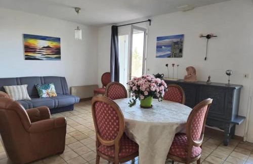 Les Martres-de-Veyre Apartamento | Maison accueillante à Les Martres-de-Veyre avec jardin