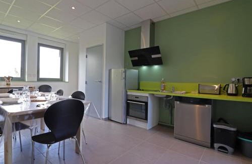 Lonlay-l'Abbaye Apartamento | Maison ancienne plain-pied, adapté PMR pour 16 pers. à Lonlay-l'Abbaye - FR-1-497-234