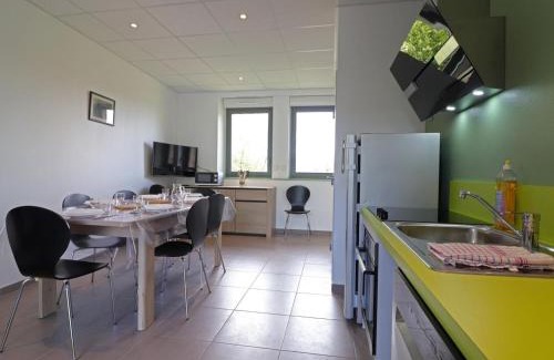 Lonlay-l'Abbaye Apartamento | Maison ancienne plain-pied, adapté PMR pour 16 pers. à Lonlay-l'Abbaye - FR-1-497-234