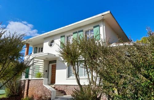 Labouheyre Casa | Maison Art Deco-5 salles de bains, 1 suite, piscine, clim, parking