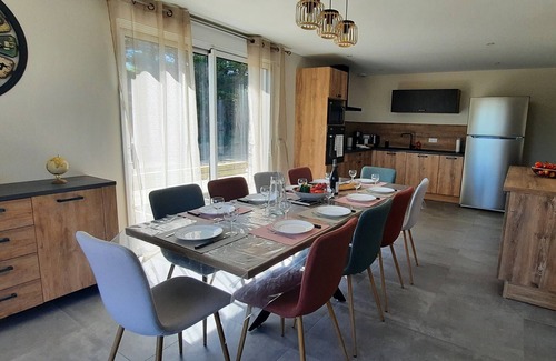 La Roche-sur-Yon Casa | Maison au Bord du Lac de Moulin Papon, 8/10 Pers, Lumineux et Tout Équipé