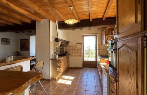 Laprugne Casa | Maison Authentique avec Jardin et Cheminée, Animaux Acceptés, Parking, Internet - FR-1-489-184