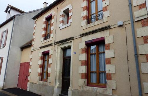 Saint-Germain-des-Fosses Casa | Maison avec Cour, 4 Chambres, Parking, Proche Commerces et Loisirs à 8km de Vichy - FR-1-489-248