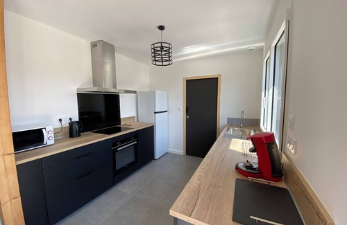 Ambon Casa | Maison Bois Neuve a Proximité de la mer 6 Personnes 3 Chambres 1 Salle de Bain