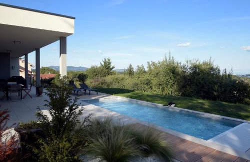 Saint-Genis-les-Ollieres Cama Y Desayuno | Maison Canopée