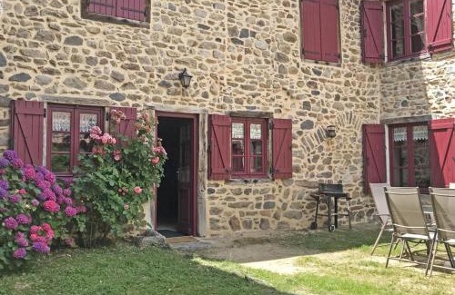 Saint-Just-en-Bas Casa | Maison chaleureuse avec cheminée et terrasse dans le parc naturel Livradois-Forez - FR-1-496-19