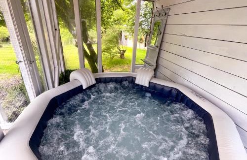 Courtonne-la-Meurdrac Casa | Maison charmante avec jacuzzi et cours d'eau