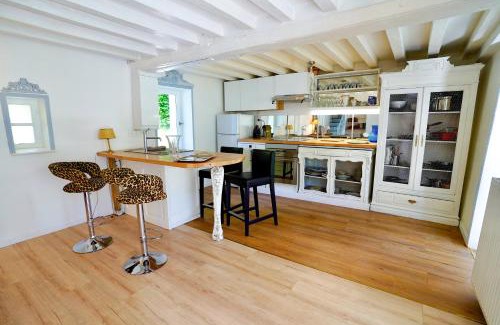 Courtonne-la-Meurdrac Casa | Maison charmante avec jacuzzi et cours d'eau