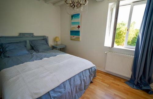 Courtonne-la-Meurdrac Casa | Maison charmante avec jacuzzi et cours d'eau