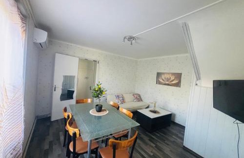 Champvans Apartamento | Maison de campagne