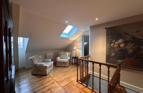 Lurcy-Levis Casa | Maison de Caractère au Cœur d’un Village avec Grand Jardin - FR-1-489-556